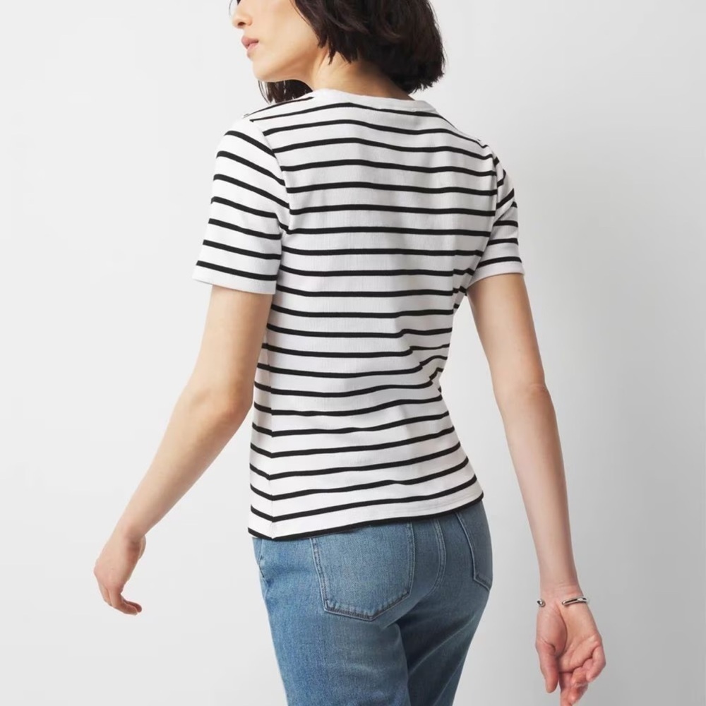 New -WHBM® FORME Ribbed Stretch Button Shoulder Tee - Picture 5 of 5
